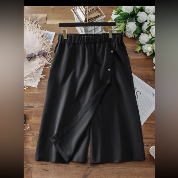 2/$15❗️NWOT SHEIN Cute wrap front skort. - Picture 1 of 7